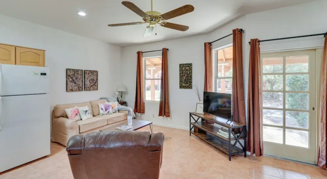 Eloy Retreat w/ Pool Access + Central A/c!, Rezervați Hotel Eloy Arizona