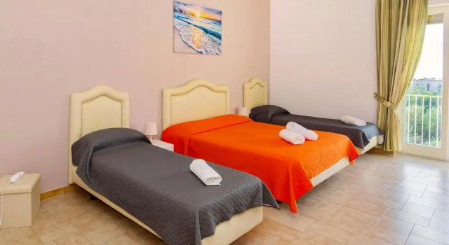 Четырёхместный номер Standard с видом на море Sisters Hotel