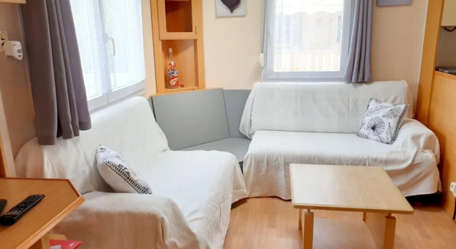 Bungalow With 2 Bedrooms in Hyères , With Furnished Garden - 1 km From the Beach
