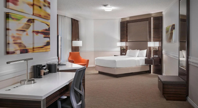 Двухместный номер Standard Delta Hotels by Marriott Edmonton Centre Suites