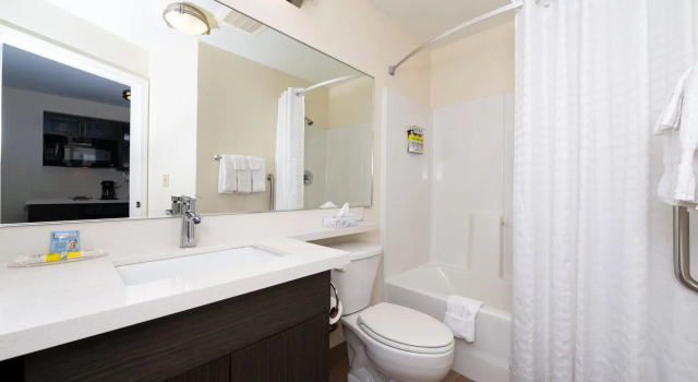 Четырёхместный люкс Candlewood Suites Olathe by IHG