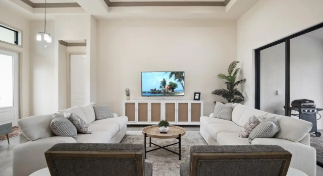 SW FL Oasis - 4bdr - 3bth - POOL - Game Room - Sleeps 10 or more