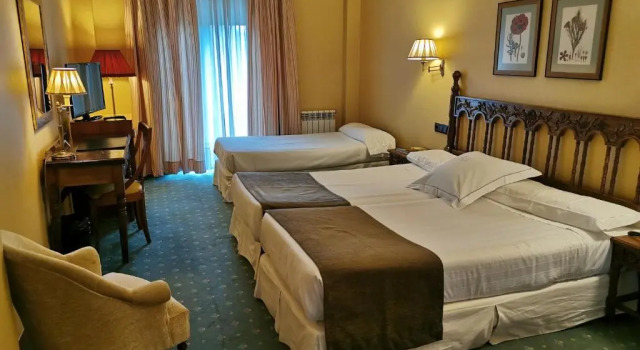 Трёхместный номер Standard Hotel Ele Puente Romano de Salamanca