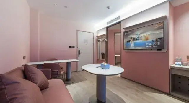 Люкс Deluxe HanTing Hotel (Qingdao Huangdao Wanda Plaza)