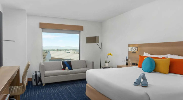 Номер Deluxe The Art Hotel Denver, Curio Collection by Hilton