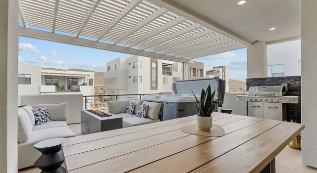 Your Happy House 5 Bedroom Townhouse, Varaa Lomakoti St. George 