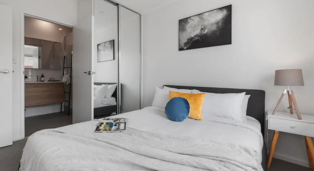 Апартаменты c 1 комнатой Heart of Ormond Apartment  by Ready Set Host