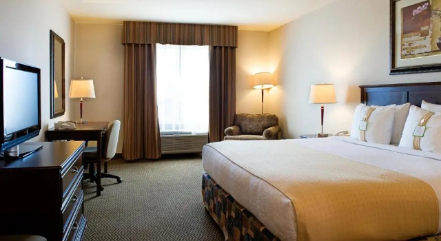 Номер Standard Holiday Inn Hotel & Suites-West Edmonton by IHG