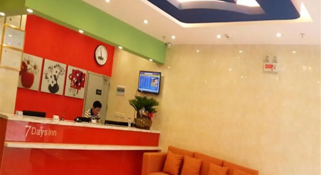 7 Days Inn Zhongshan Shiqi Daxin North Railway Station Branch, Boek Hotel Hotels in Guangdong met parkeren, Parkeren