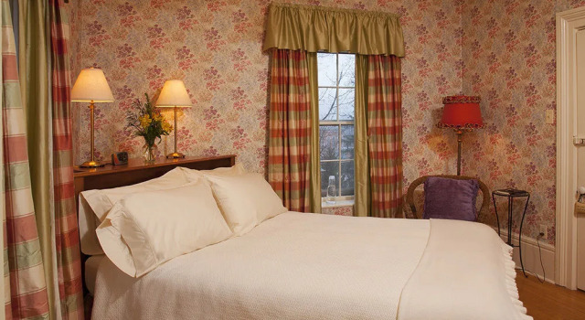 Dug Road Inn, Prenota Hotel Decorah Iowa