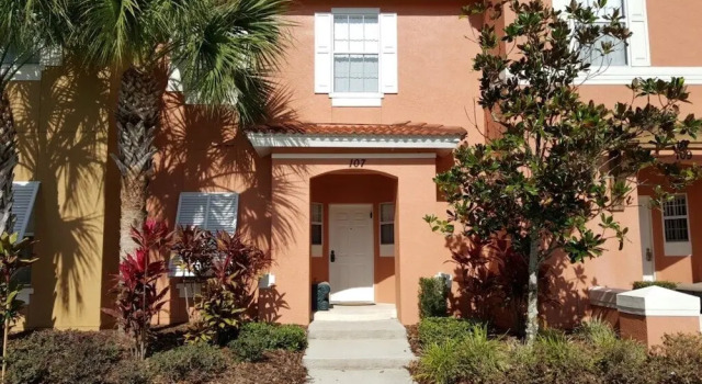 3br, 2.5ba Townhome W/ Sunny Rear Yard 3 Bedroom Townhouse by Redawning