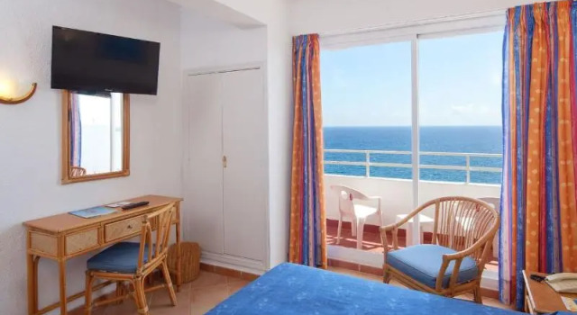 Standard Doppel Zimmer mit Balkon und mit Blick JS Cape Colom