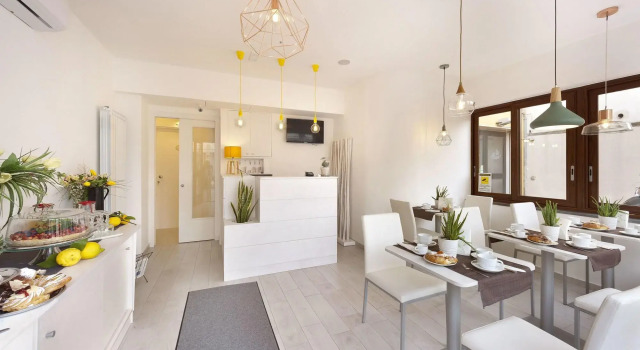 B&B Sorrento Central, Забронировать Отель «постель и завтрак» Отели Сорренто с завтраком, рядом с Cattedrale SS. Filippo e Giacomo, Завтраки
