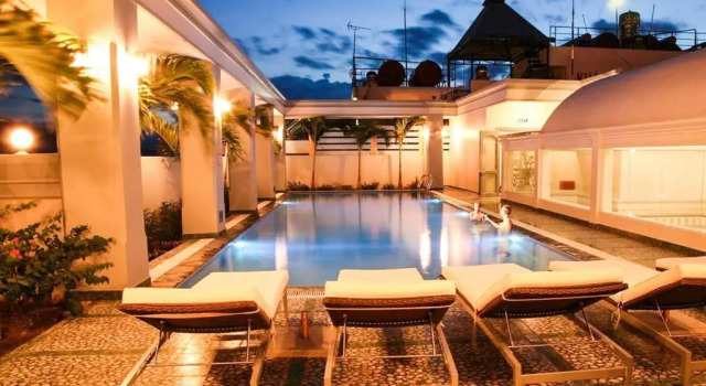 Семейный номер Standard с частичным видом на море Rembrandt Hotel Nha Trang