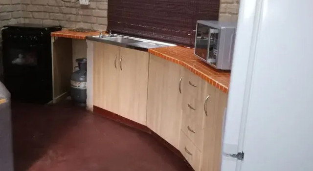 Двухместный коттедж Roundhouse & Flathouse Marloth Park