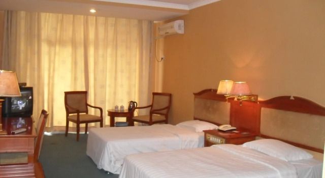 Yanhanshan Hotel, Rezerwuj Hotel Hotele w Shenzhen z parkingiem, Parking
