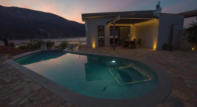 Вилла Mr Grey Luxury Villa