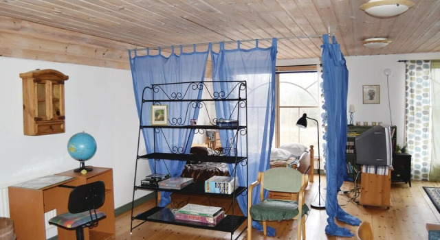 Awesome Apartment in Sunne With 1 Bedrooms and Wifi, Rezerwuj Apartament Hotele w Svealand z parkingiem, Parking