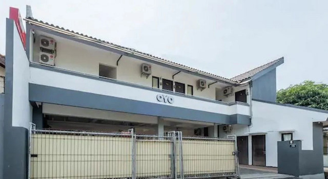 OYO 1460 Anyelir Residence, Book Hotel North Cirebon West Java
