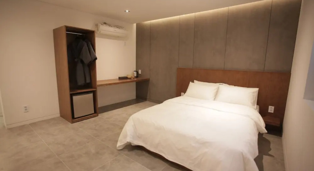 Hotel Seven Step