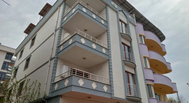 A Li̇fe Apart