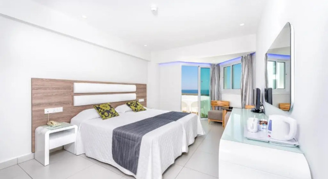 Двухместный номер Standard с частичным видом на море Tasia Maris Sands