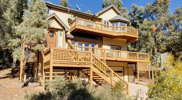 Коттедж Game Room & Deck: Modern Frazier Park Home!