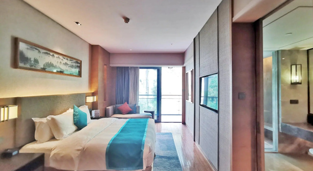 Номер Deluxe Crowne Plaza Hangzhou Thousand Island Lake by IHG