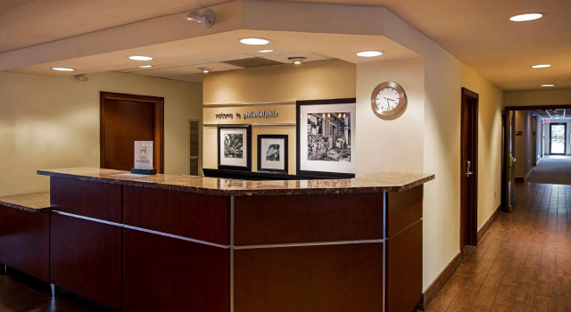 Hampton Inn Philadelphia-Airport, Забронировать Отель Филадельфия Philadelphia Metropolitan Area, рядом с John Heinz Refuge Trailhead
