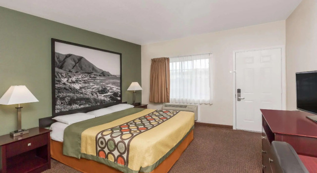 Двухместный номер Standard Super 8 by Wyndham Monterey