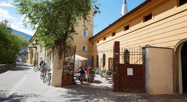 Alter Schlachthof, Забронировать Отель «постель и завтрак» Отели Брессаноне с парковкой, рядом с Pharmacy Museum, Парковка