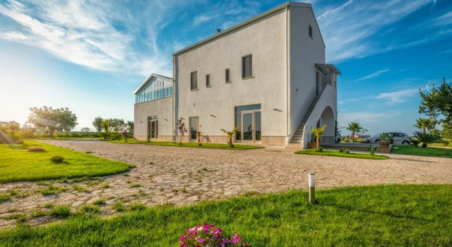 Agriturismo Masseria Cannella, Book Hotel Hotels in Gargano with Parking, Parking