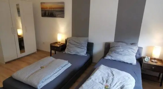 Frisch sanierte Ferienwohnung 2 min vom Südstrand - Balkon - PAY TV, Забронировать Отель Отели Вильгельмсхафен с парковкой, Парковка