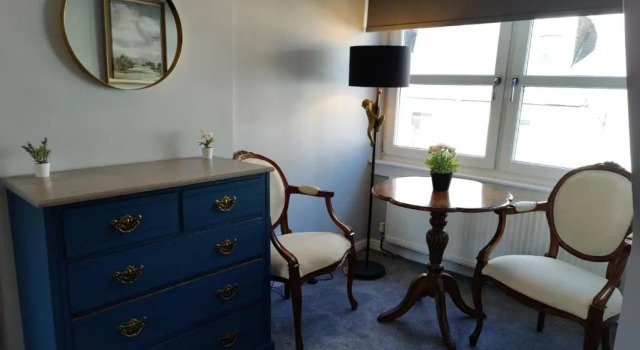NEW Fabulous 2BD Maisonette Dunfermline, Fife, Забронировать Отель Данфермлин Файф, рядом с Музей «Место рождения Эндрю Карнеги»