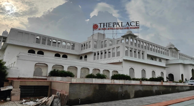 The Palace By Park Jewels, Забронировать Отель Отели штата Раджастхана с бассейном, Бассейн