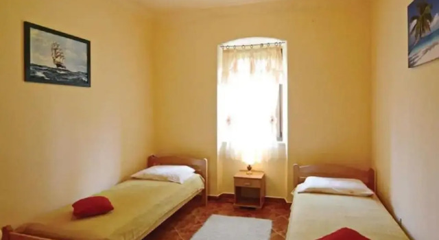 Large Holiday Home With Swimming Pool