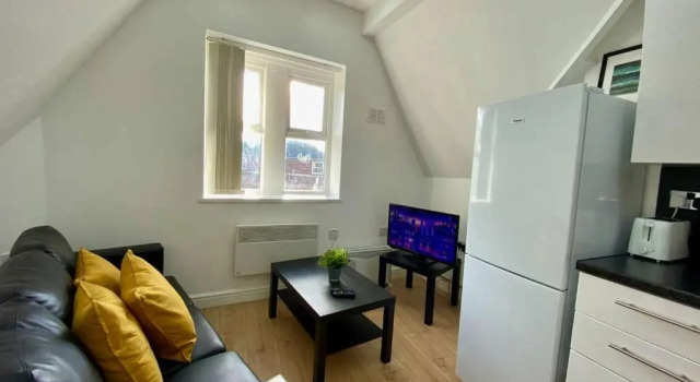 Коттедж Group Of 8 Apartments For Up To 34 People By Centre!