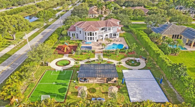 Вилла Lavish 8 Br Estate with Pool & Courts
