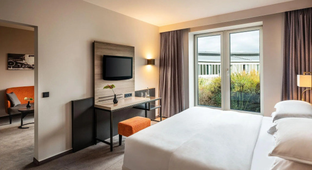 Двухместный клубный полулюкс c 1 комнатой Sheraton Duesseldorf Airport Hotel