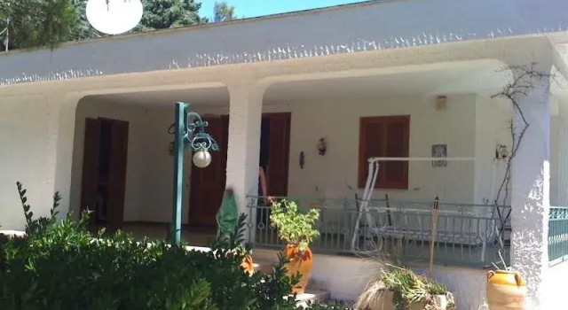 Villa Alessandro, Buchen Sie Villa Hotels in Porto Cesareo mit Parkplatz, Parkplätze