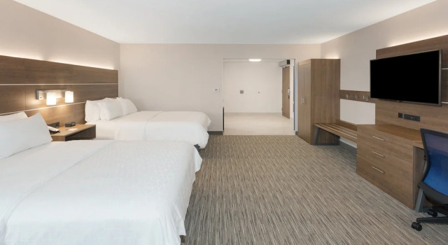Люкс Holiday Inn Express Hotel & Suites Ottawa Airport by IHG