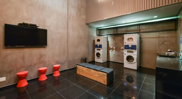 5 Studios Luxo Varanda Cozinha Equipada Piscina Academia Garagem WiFi Perto do Metrô Praça da República São Paulo, Забронировать Апартаменты/квартира Отели Se с парковкой, Парковка