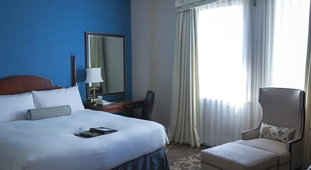 Четырёхместный номер Deluxe Fairmont Hotel Macdonald