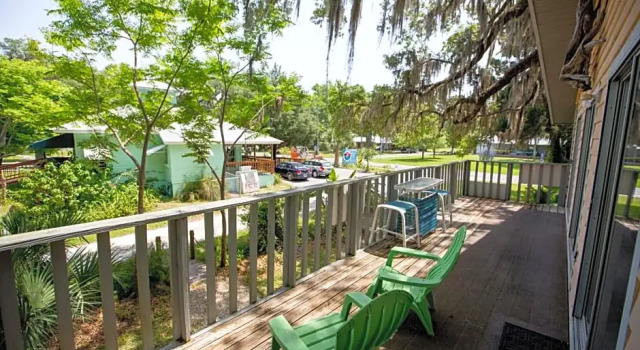 Riverfront Treetop Bungalow, Buchen Sie Hotel Homosassa Florida