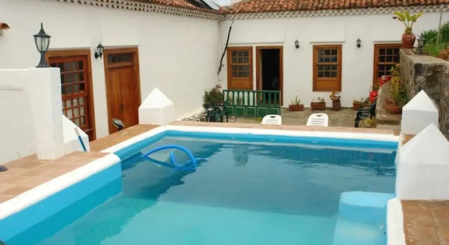 House with one bedroom in San Cristobal de La Laguna with shared pool enclosed garden and WiFi 10 km from the beach