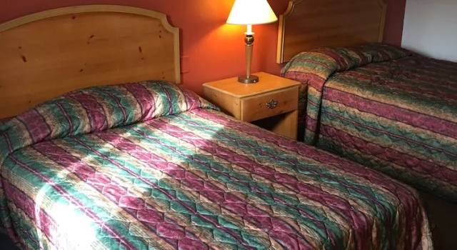 Четырёхместный номер Standard Luxury Inn & Suites