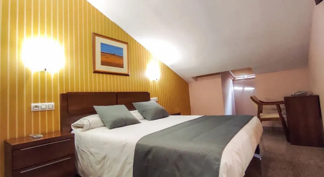 Четырёхместный семейный номер Standard Hotel Arcos Catedral