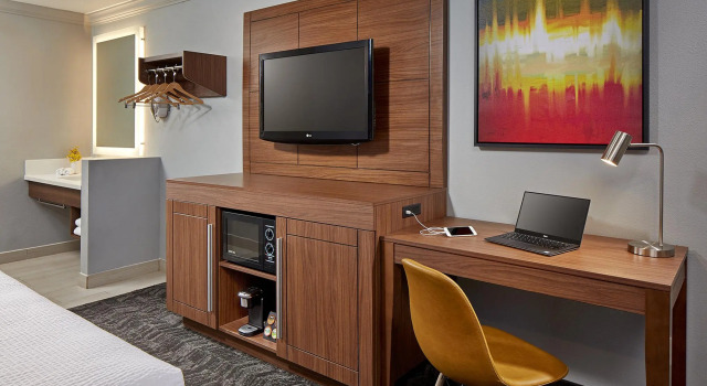 Четырёхместный номер Standard Studio Inn & Suites at Promenade Downey