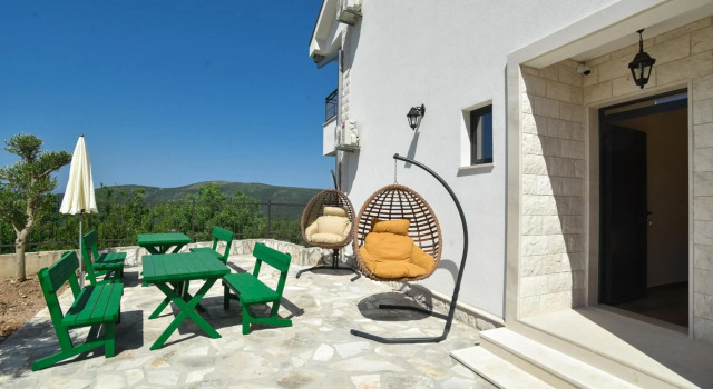 Villa Andrea 1, Book Villa Sommerhuse i Budva, Hytte
