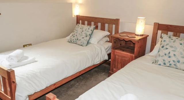 Crooked Oak Cottage, Book Feriehus Hoteller i South Molton med parkering, Parkering